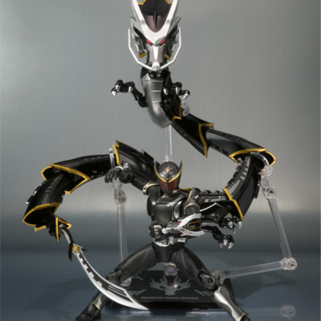 フィギュアーツ 仮面ライダーリュウガ ドラグブラッカー S.H.Figuarts