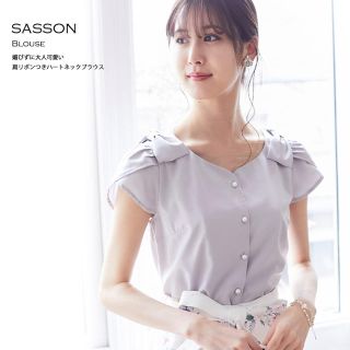 トッコ(tocco)の媚びずに大人可愛い肩リボンつきハートネックブラウスsasson　サッソン(シャツ/ブラウス(半袖/袖なし))