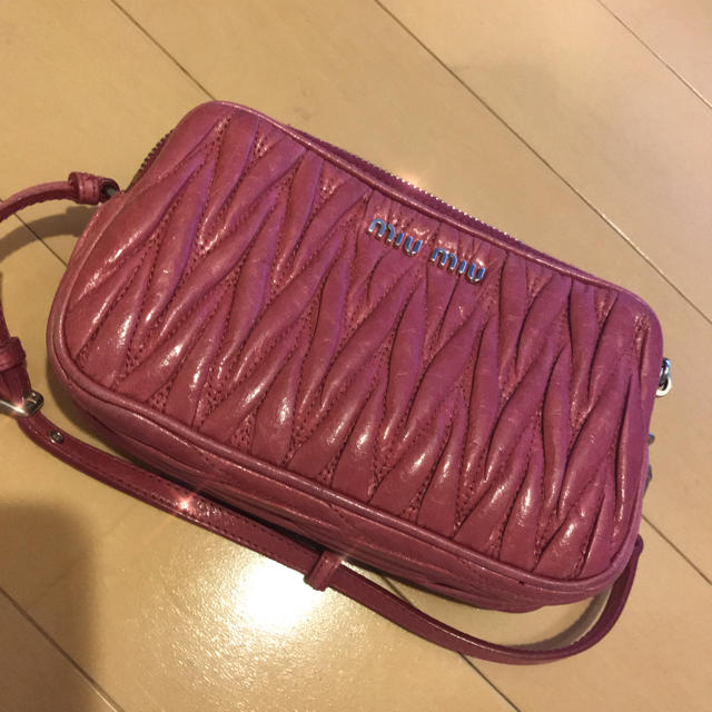 miumiu(ミュウミュウ)の売り切れ レディースのファッション小物(ポーチ)の商品写真