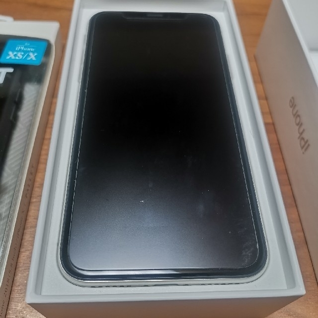 iPhone(アイフォーン)のiPhone X Silver 64 GB 新品　SIMフリー済 スマホ/家電/カメラのスマートフォン/携帯電話(スマートフォン本体)の商品写真