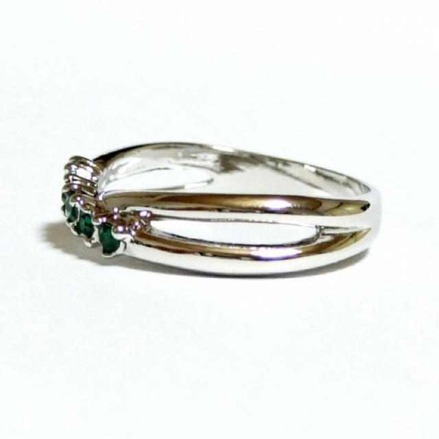 15号 クリスタル クロスライン エメラルド シルバー 指輪 レディースのアクセサリー(リング(指輪))の商品写真