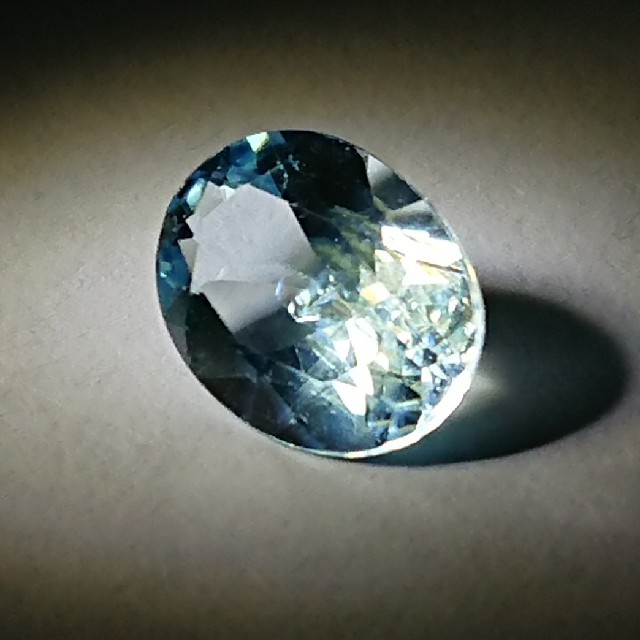 おまとめ専用特価！ブラジル産ブルートパーズカットルース1.93ct ハンドメイドの素材/材料(各種パーツ)の商品写真