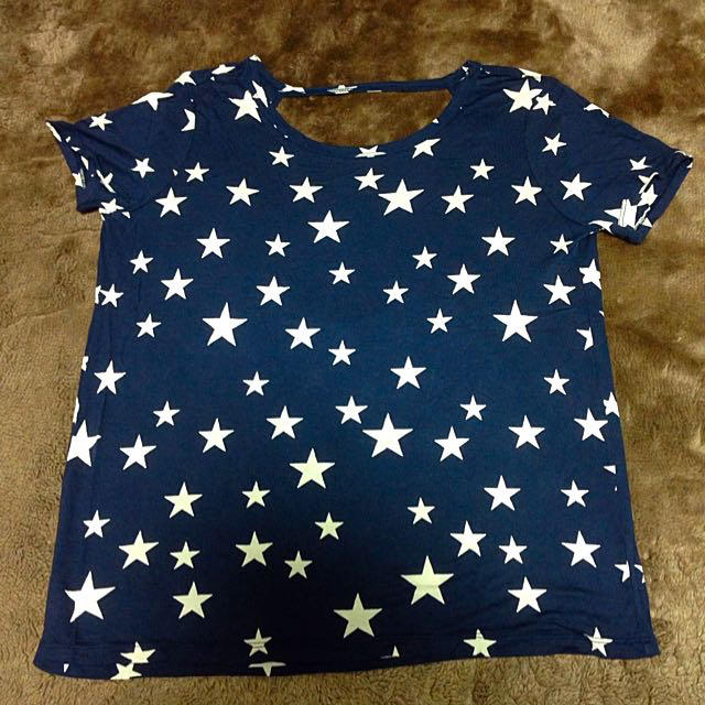 FOREVER 21(フォーエバートゥエンティーワン)の星柄バックデザインTシャツ レディースのトップス(Tシャツ(半袖/袖なし))の商品写真