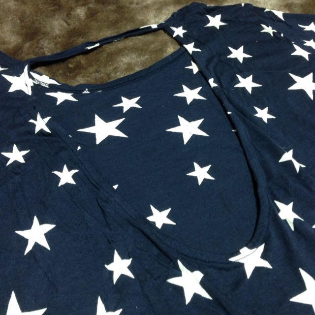 FOREVER 21(フォーエバートゥエンティーワン)の星柄バックデザインTシャツ レディースのトップス(Tシャツ(半袖/袖なし))の商品写真