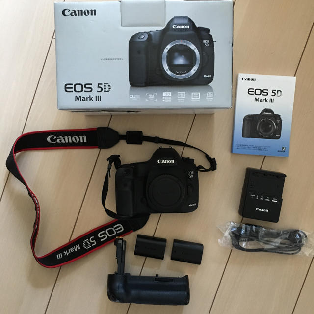 輝く高品質な Canon EOS 5D MarkⅢ ボディ バッテリーグリップ付き