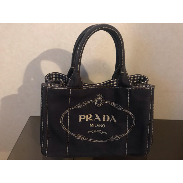 PRADAキャンパストート