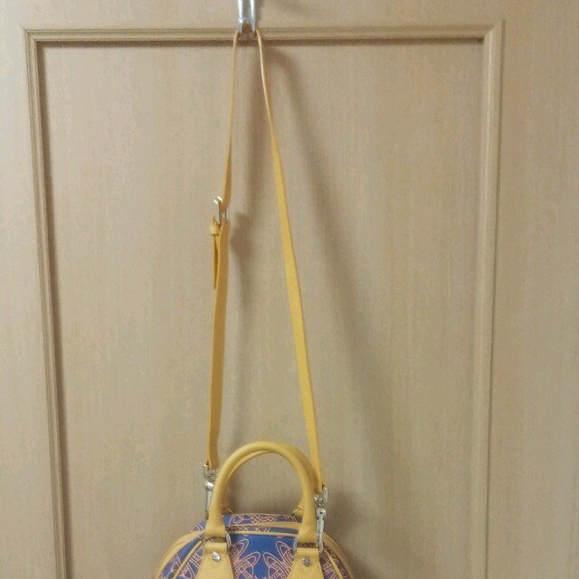 Vivienne Westwood(ヴィヴィアンウエストウッド)の秋色【ヴィヴィアン】オレンジバッグ レディースのバッグ(ハンドバッグ)の商品写真