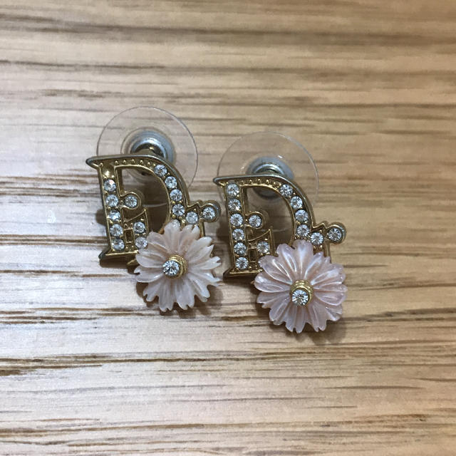 Dior(ディオール)の♡ディオール美品お花ピアス♡ レディースのアクセサリー(ピアス)の商品写真