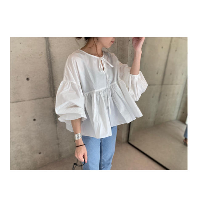 新品未使用 ella volume flare blouse (white)