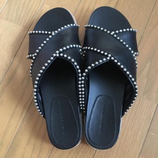 ザラ(ZARA)の新品 ZARA スタッズサンダル(サンダル)