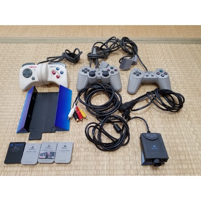 PlayStation2(プレイステーション2)の【まとめ売り】PS2本体（SCPH-30000）＆周辺機器＆ゲームソフト エンタメ/ホビーのゲームソフト/ゲーム機本体(家庭用ゲーム機本体)の商品写真