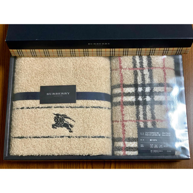 BURBERRY(バーバリー)の♡ますぴ様専用♡ バーバリー  フェイスタオル&ウォッシュタオルセット インテリア/住まい/日用品の日用品/生活雑貨/旅行(タオル/バス用品)の商品写真