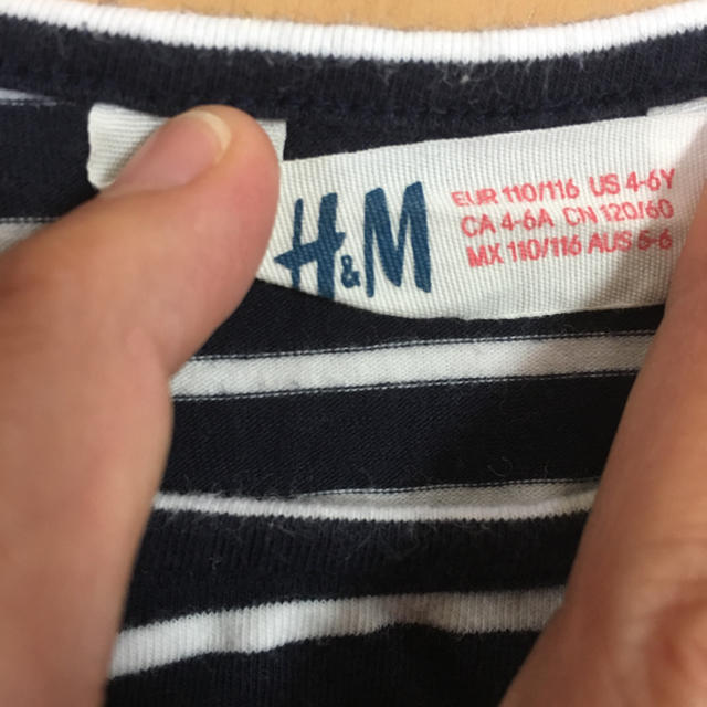 H&M(エイチアンドエム)の御値下げ！ミニオンワンピース110 キッズ/ベビー/マタニティのキッズ服女の子用(90cm~)(ワンピース)の商品写真