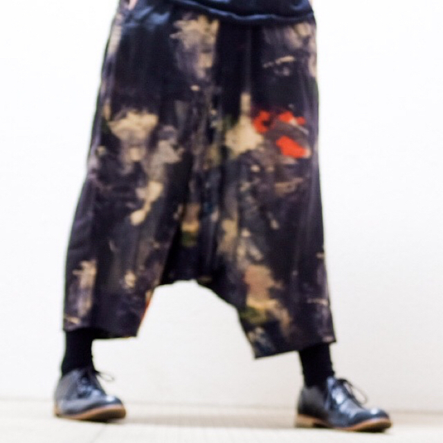 Yohji Yamamoto(ヨウジヤマモト)の6/1出品終了します。 ヨウジヤマモト プールオム 16ss ペイントパンツ メンズのパンツ(サルエルパンツ)の商品写真