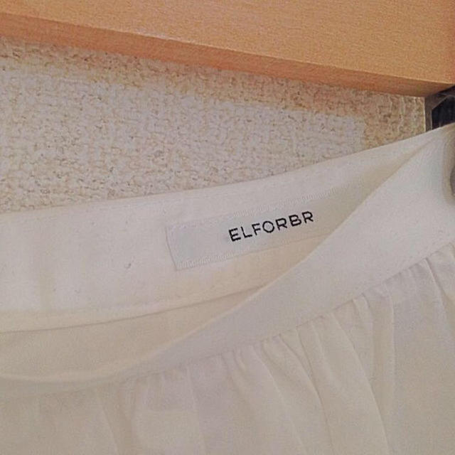 ELFORBR(エルフォーブル)のELFORBR＊ホワイトスカート レディースのスカート(ひざ丈スカート)の商品写真