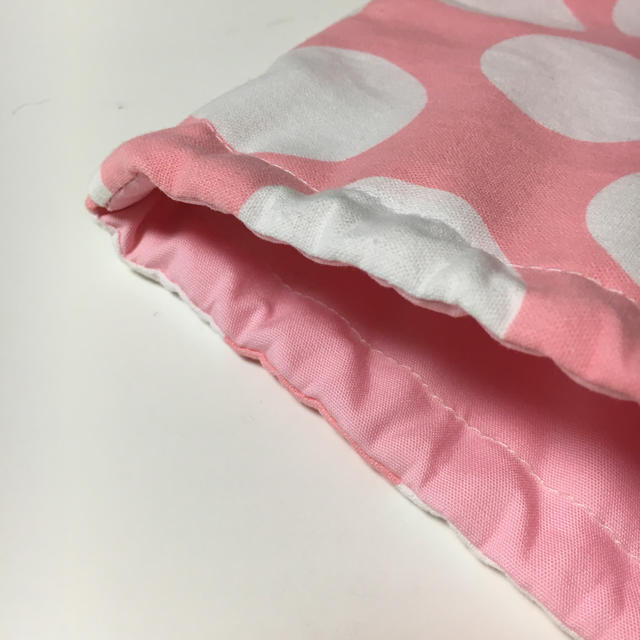 ドット巾着 pink ハンドメイドのキッズ/ベビー(外出用品)の商品写真