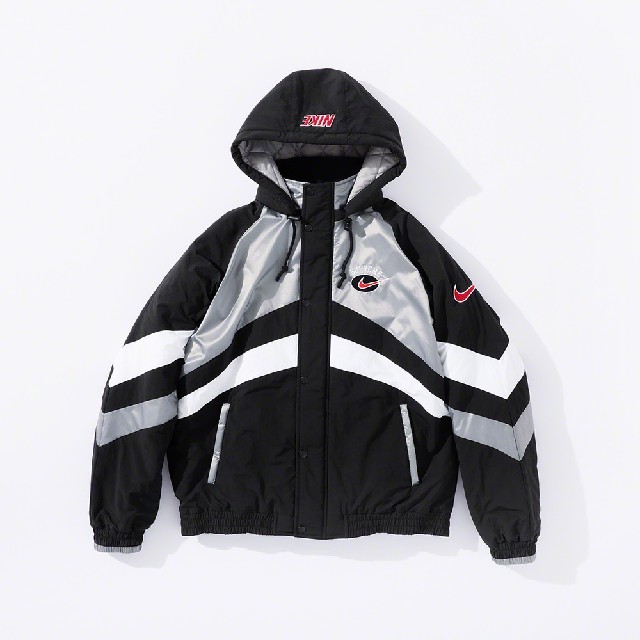 Supreme(シュプリーム)の期間限定値下げ　Supreme Nike Sport Jacket シルバー メンズのジャケット/アウター(ナイロンジャケット)の商品写真