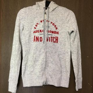 アバクロンビーアンドフィッチ(Abercrombie&Fitch)のアバクロ ホワイトパーカー(パーカー)