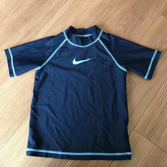 NIKE(ナイキ)のラッシュガード 120 キッズ/ベビー/マタニティのキッズ服男の子用(90cm~)(水着)の商品写真