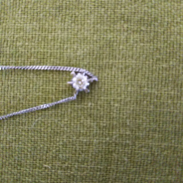 ネックレスオーソドックスな一粒ダイヤのネックレス