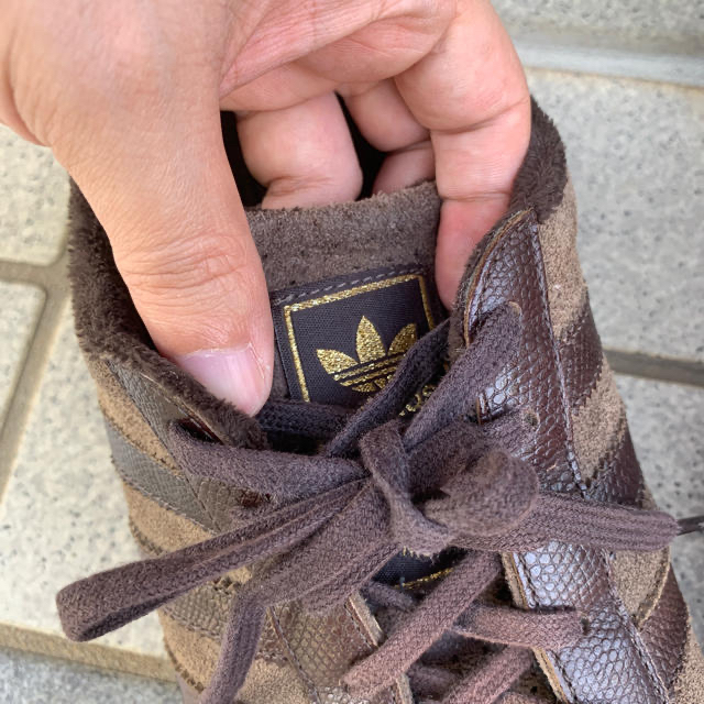 TOMORROWLAND(トゥモローランド)のadidas tomorrowland 27.5 焦げ茶 中古 メンズの靴/シューズ(スニーカー)の商品写真