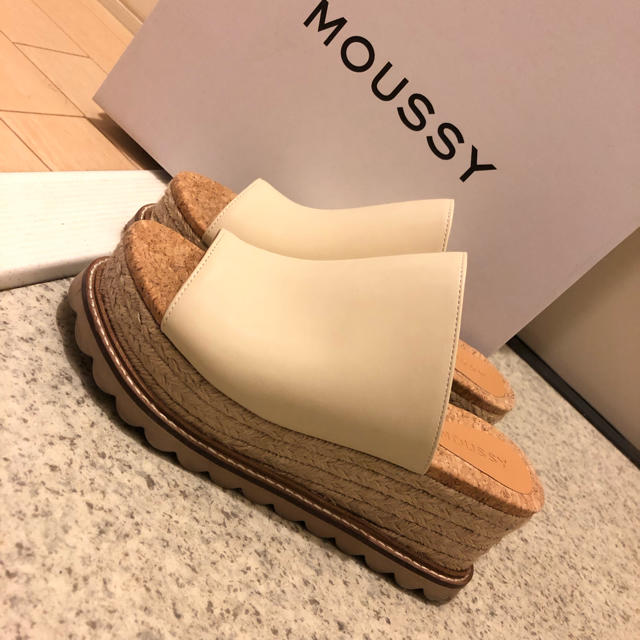 moussy サンダル