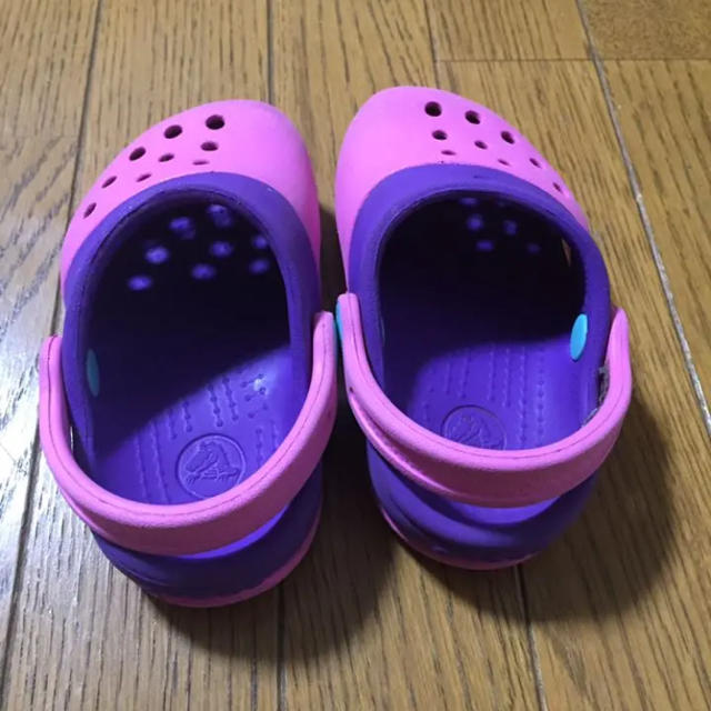 crocs(クロックス)のクロックス c5 13センチ キッズ/ベビー/マタニティのベビー靴/シューズ(~14cm)(サンダル)の商品写真