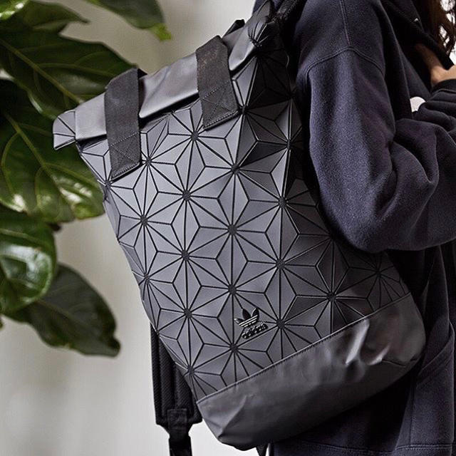 アディダス　adidas backpack roll 3D ロールトップ