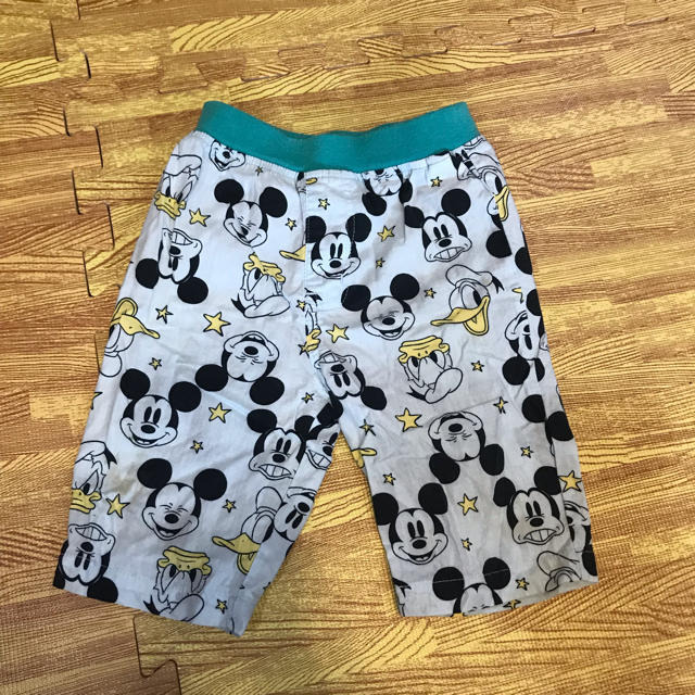 Disney(ディズニー)のミッキー薄手ハーフパンツ90cm キッズ/ベビー/マタニティのキッズ服男の子用(90cm~)(パンツ/スパッツ)の商品写真