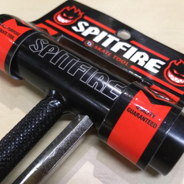 スケボー ツール スピットファイヤー Tレンチ 工具 SPITFIRE スポーツ/アウトドアのスポーツ/アウトドア その他(スケートボード)の商品写真