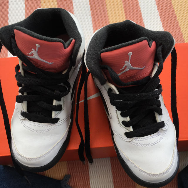 AIR JORDAN  kids