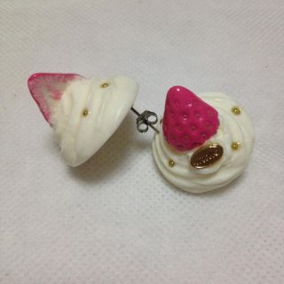 ミルク(MILK)のMILKショートケーキモチーフピアス(ピアス)