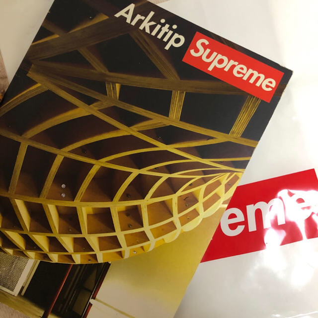 Supreme(シュプリーム)のarkitip supreme エンタメ/ホビーの雑誌(アート/エンタメ/ホビー)の商品写真