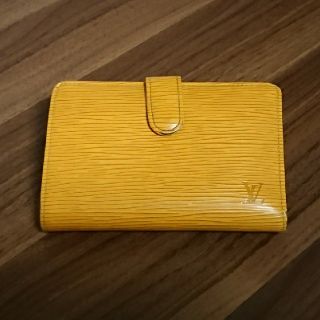 ルイヴィトン(LOUIS VUITTON)の★ルイヴィトン２つ折りエピ財布★(財布)