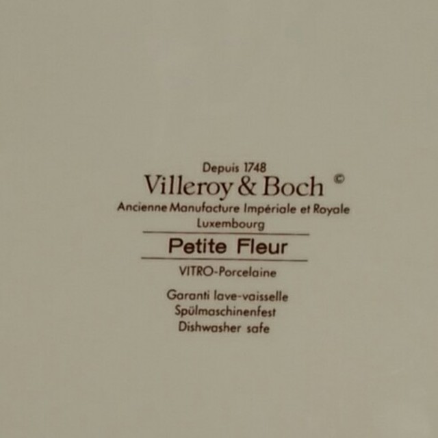 ビレロイ&ボッホ(ビレロイアンドボッホ)の★Story♡様専用★　Villeroy&Boch プチフルール　角皿 インテリア/住まい/日用品のキッチン/食器(食器)の商品写真