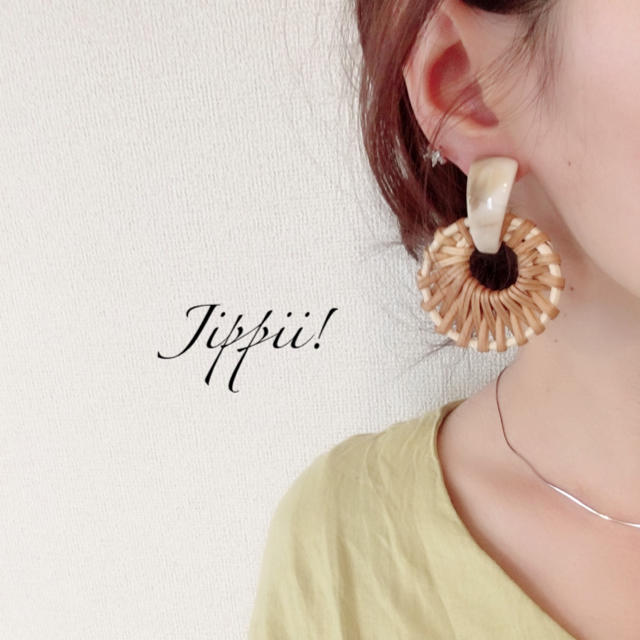 ZARA(ザラ)の大人気再入荷♡アクリルドロップ×ラタンピアス♡DW レディースのアクセサリー(ピアス)の商品写真