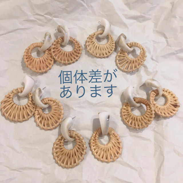 ZARA(ザラ)の大人気再入荷♡アクリルドロップ×ラタンピアス♡DW レディースのアクセサリー(ピアス)の商品写真