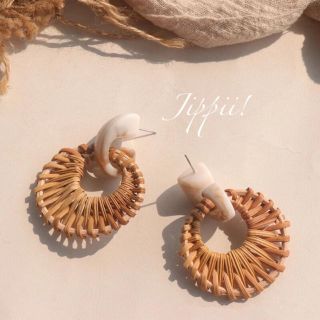 ザラ(ZARA)の大人気再入荷♡アクリルドロップ×ラタンピアス♡DW(ピアス)