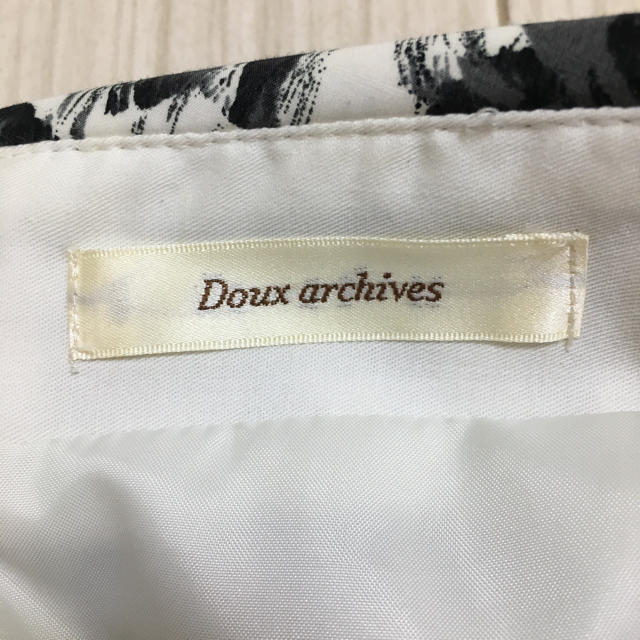 Doux archives(ドゥアルシーヴ)のＤoux archives フラワープリントスカート 値下げ レディースのスカート(ひざ丈スカート)の商品写真