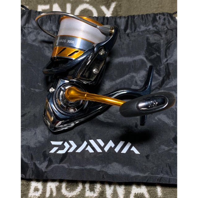 DAIWA(ダイワ)のdaiwa REVROS 3000 糸巻き スポーツ/アウトドアのフィッシング(ルアー用品)の商品写真