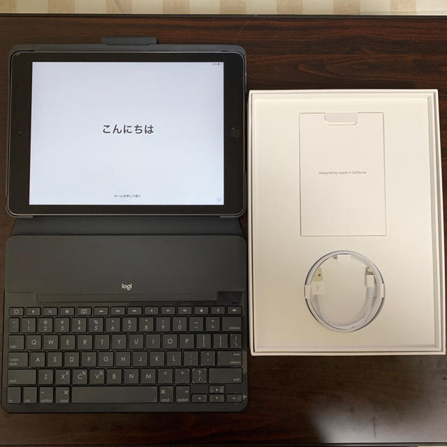 Apple(アップル)のiPad 2018 第6世代 スペースグレー 32GB キーボードケース付き スマホ/家電/カメラのPC/タブレット(タブレット)の商品写真