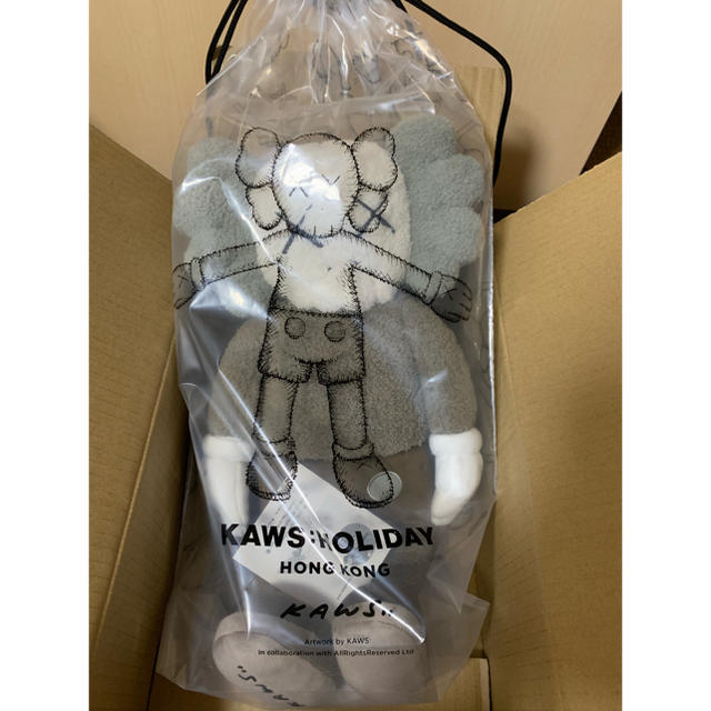MEDICOM TOY(メディコムトイ)のkaws holiday hong kong limited plush 新品 エンタメ/ホビーのおもちゃ/ぬいぐるみ(ぬいぐるみ)の商品写真