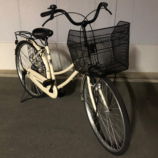 26インチ  ママチャリ  アイボリー  大型メッシュカゴ  美品 スポーツ/アウトドアの自転車(自転車本体)の商品写真