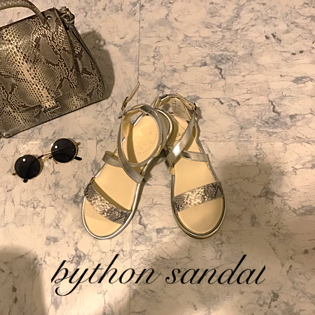 ZARA(ザラ)のパイソンsandal☀︎未使用 レディースの靴/シューズ(サンダル)の商品写真