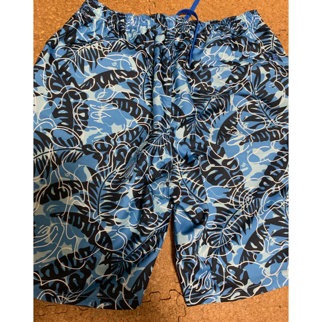 A BATHING APE(アベイシングエイプ)の激安Mサイズ！2016 BAPEトロピカルカモビーチパンツ青 メンズのパンツ(ショートパンツ)の商品写真