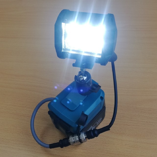 マキタ LED投光器 18w USBアダプター 1.8v/14.4v対応 ライト