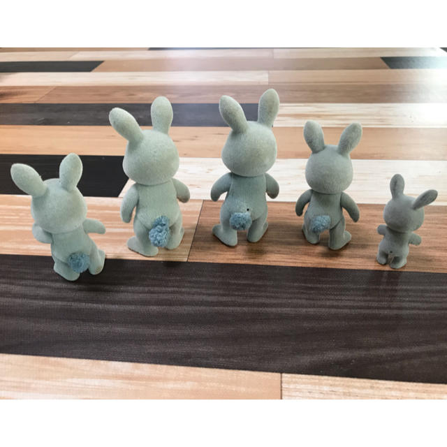 EPOCH(エポック)のシルバニアファミリー グレーウサギ 家族 人形 5点セット エンタメ/ホビーのおもちゃ/ぬいぐるみ(ぬいぐるみ)の商品写真