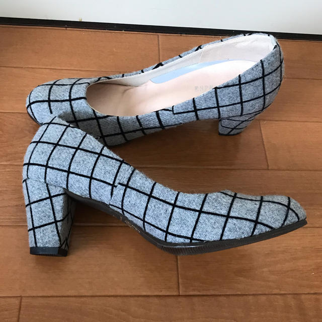 パンプス グレー 23cm 太ヒール  未使用 レディースの靴/シューズ(ハイヒール/パンプス)の商品写真