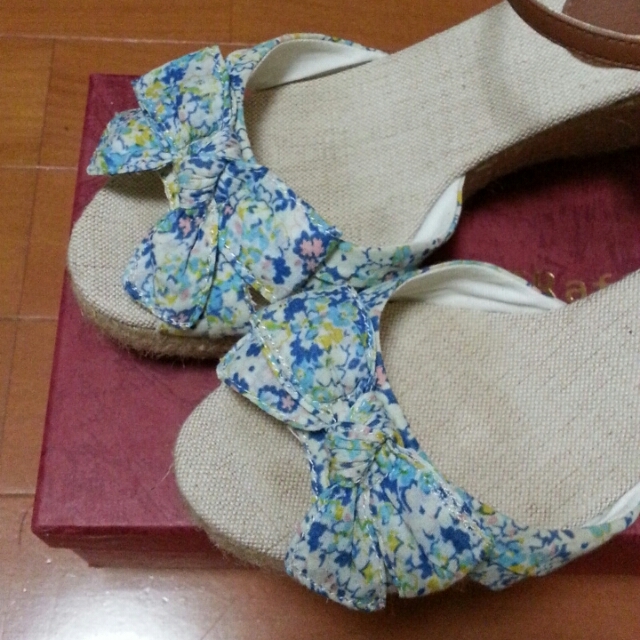 FELISSIMO(フェリシモ)の花柄ウェッジソールサンダル レディースの靴/シューズ(サンダル)の商品写真