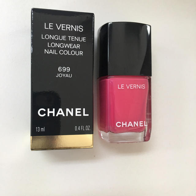 CHANEL(シャネル)のシャネル 　ヴェルニ　ロングトゥニュ　699　限定　CHANEL コスメ/美容のネイル(その他)の商品写真